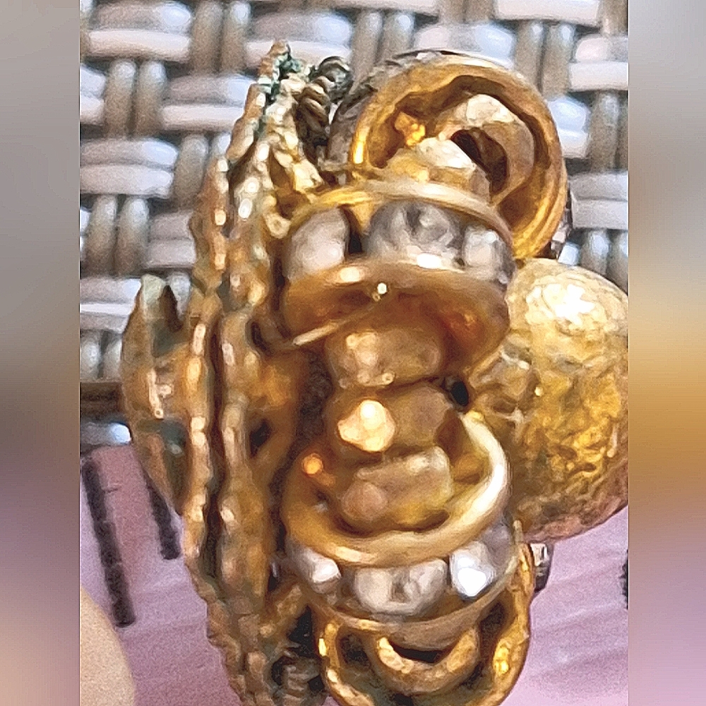 Vintage MIRIAM HASKELL | Cluster Design Clip-On Earrings - Picture 4 of 10